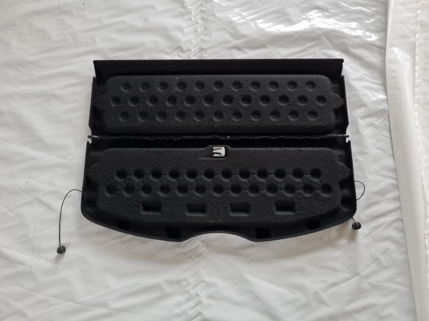 Bagāžnieka nodalījuma plaukts priekš ŠKODA OCTAVIA 2007 2 Bagāžnieka nodalījuma plaukts priekš ŠKODA OCTAVIA 2007