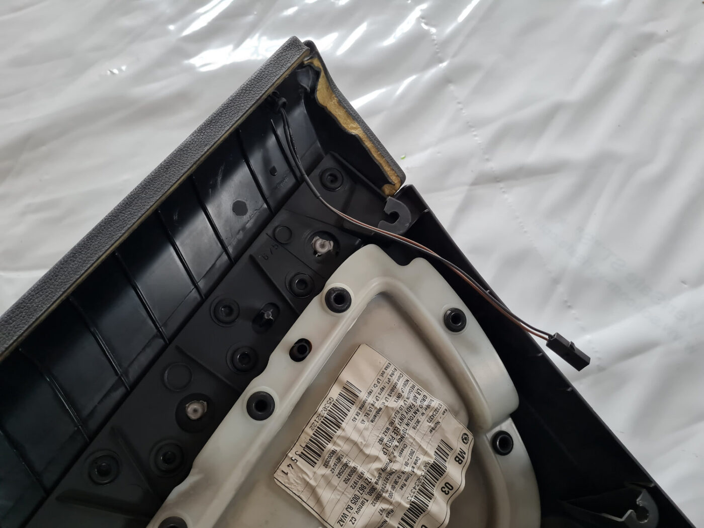 Priekšējo kreiso durvju apdare priekš ŠKODA OCTAVIA 2007 4 Priekšējo kreiso durvju apdare priekš ŠKODA OCTAVIA 2007