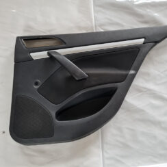 Aizmugurējo labo durvju apdare priekš ŠKODA OCTAVIA 2007