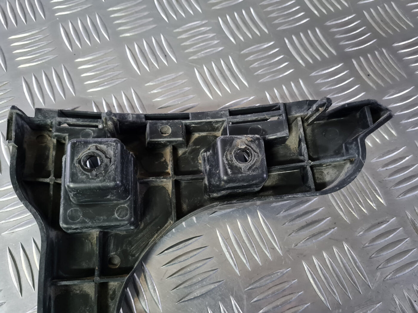 Aizmugurēja bufera kronšteins priekš VOLVO XC 60 2009 4 Aizmugurēja bufera kronšteins priekš VOLVO XC 60 2009