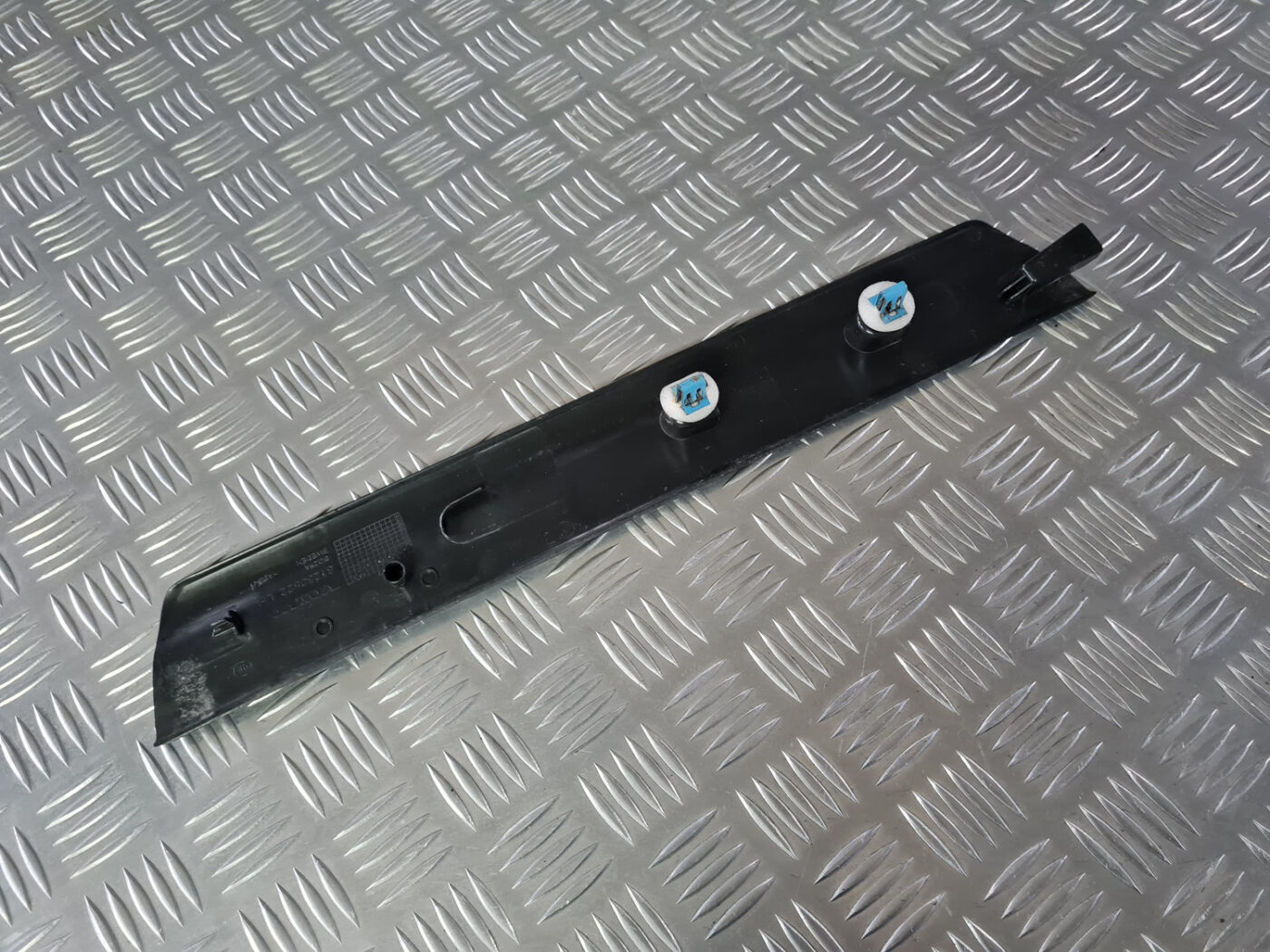 Sliekšņa priekšēja kreisa uzlika (salonā) priekš VOLVO XC 60 2009 6 Sliekšņa priekšēja kreisa uzlika (salonā) priekš VOLVO XC 60 2009