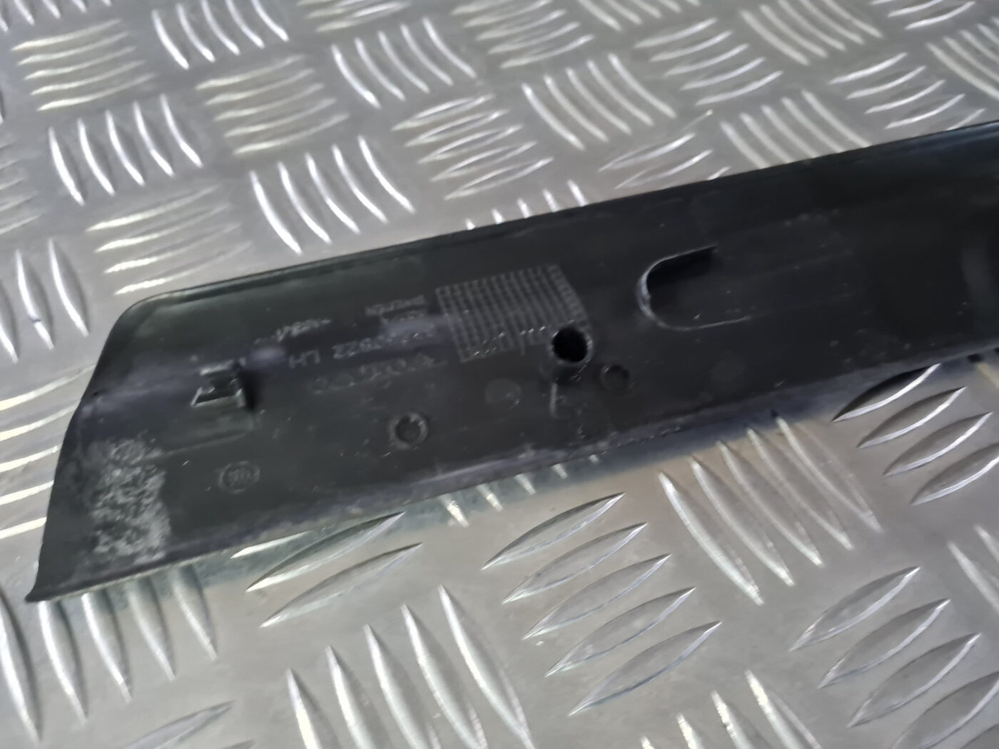 Sliekšņa priekšēja kreisa uzlika (salonā) priekš VOLVO XC 60 2009 5 Sliekšņa priekšēja kreisa uzlika (salonā) priekš VOLVO XC 60 2009