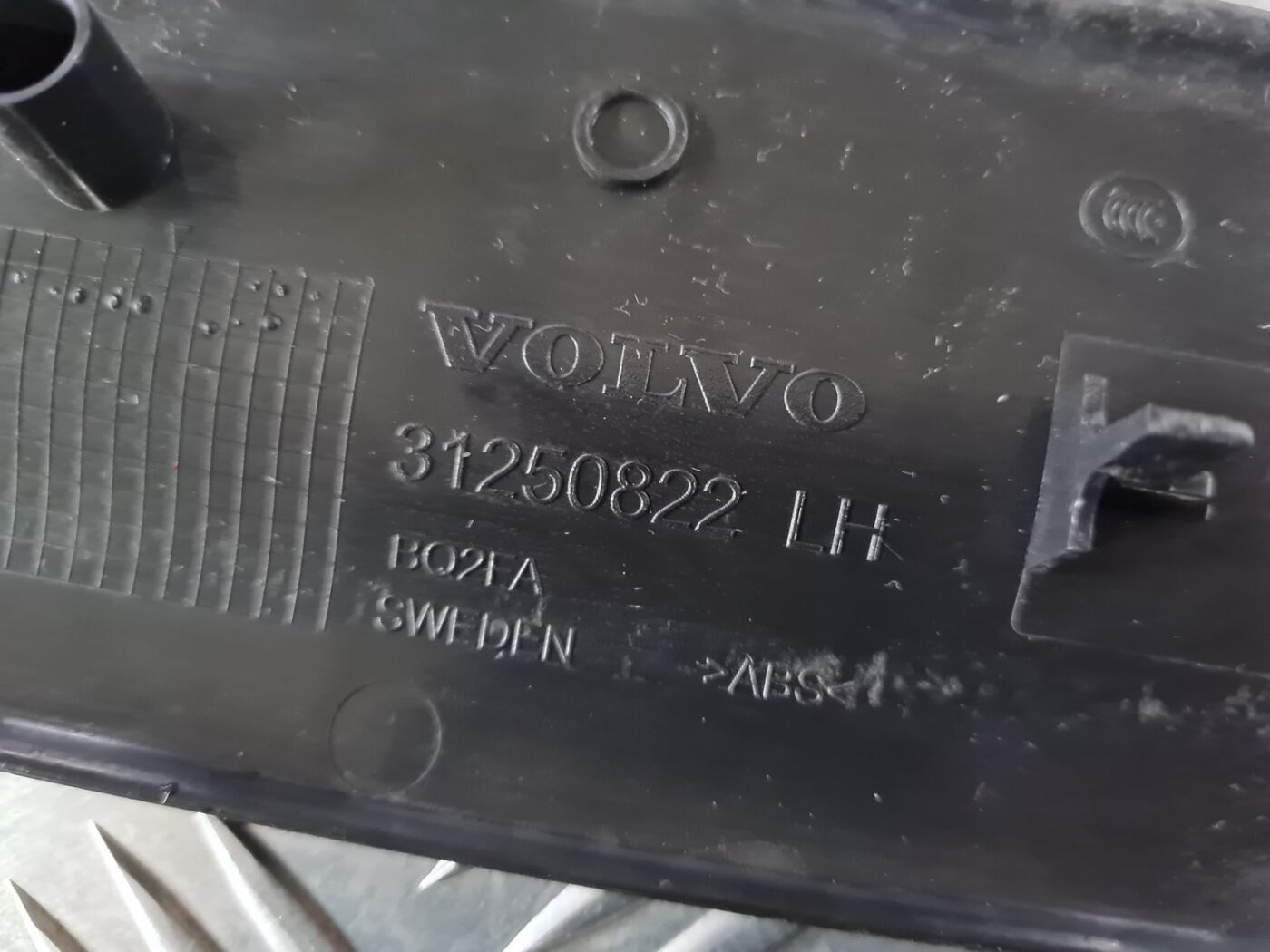 Sliekšņa priekšēja kreisa uzlika (salonā) priekš VOLVO XC 60 2009 3 Sliekšņa priekšēja kreisa uzlika (salonā) priekš VOLVO XC 60 2009