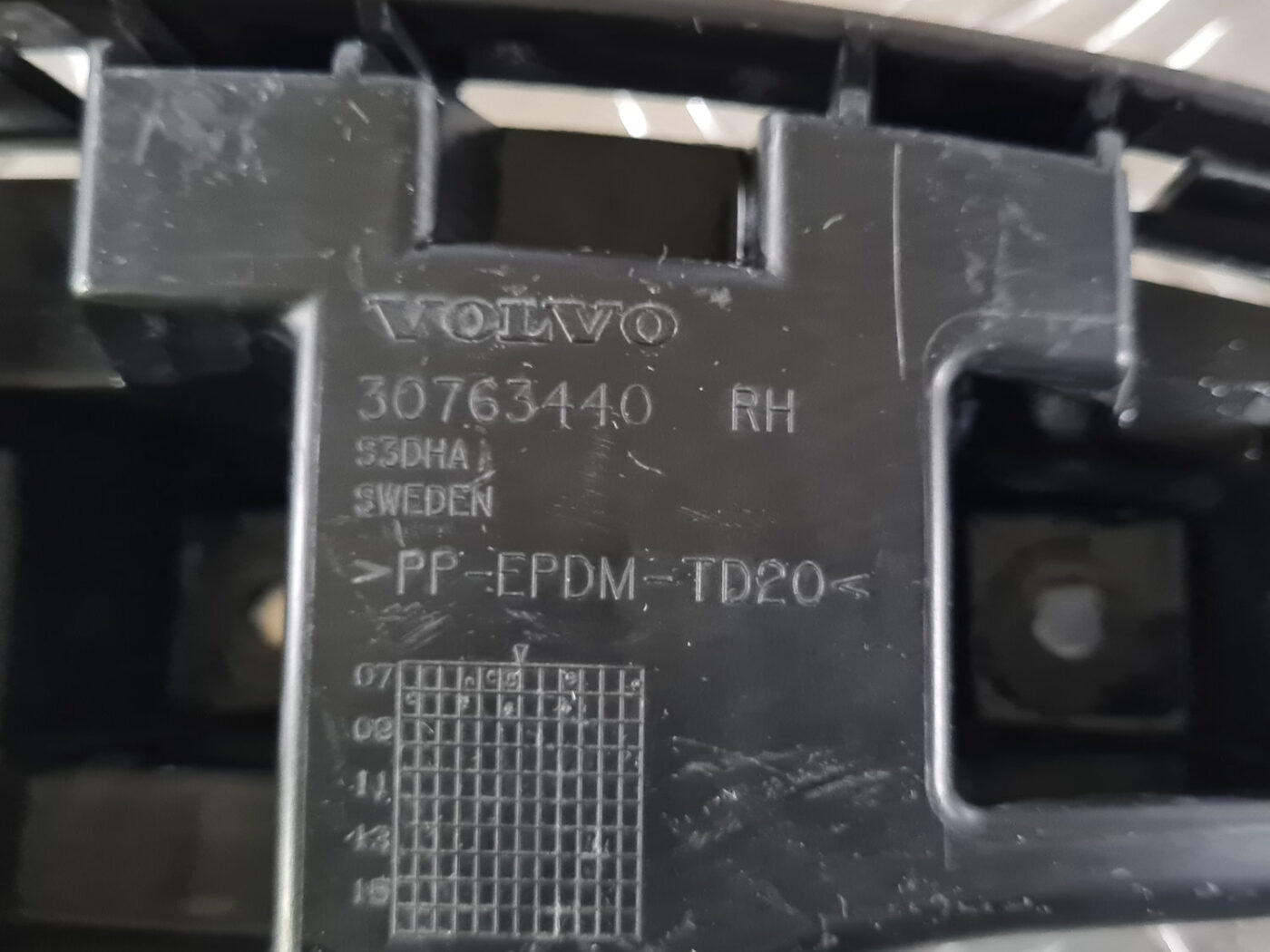 Aizmugurēja bufera kronšteins priekš VOLVO XC 60 2009 2 Aizmugurēja bufera kronšteins priekš VOLVO XC 60 2009