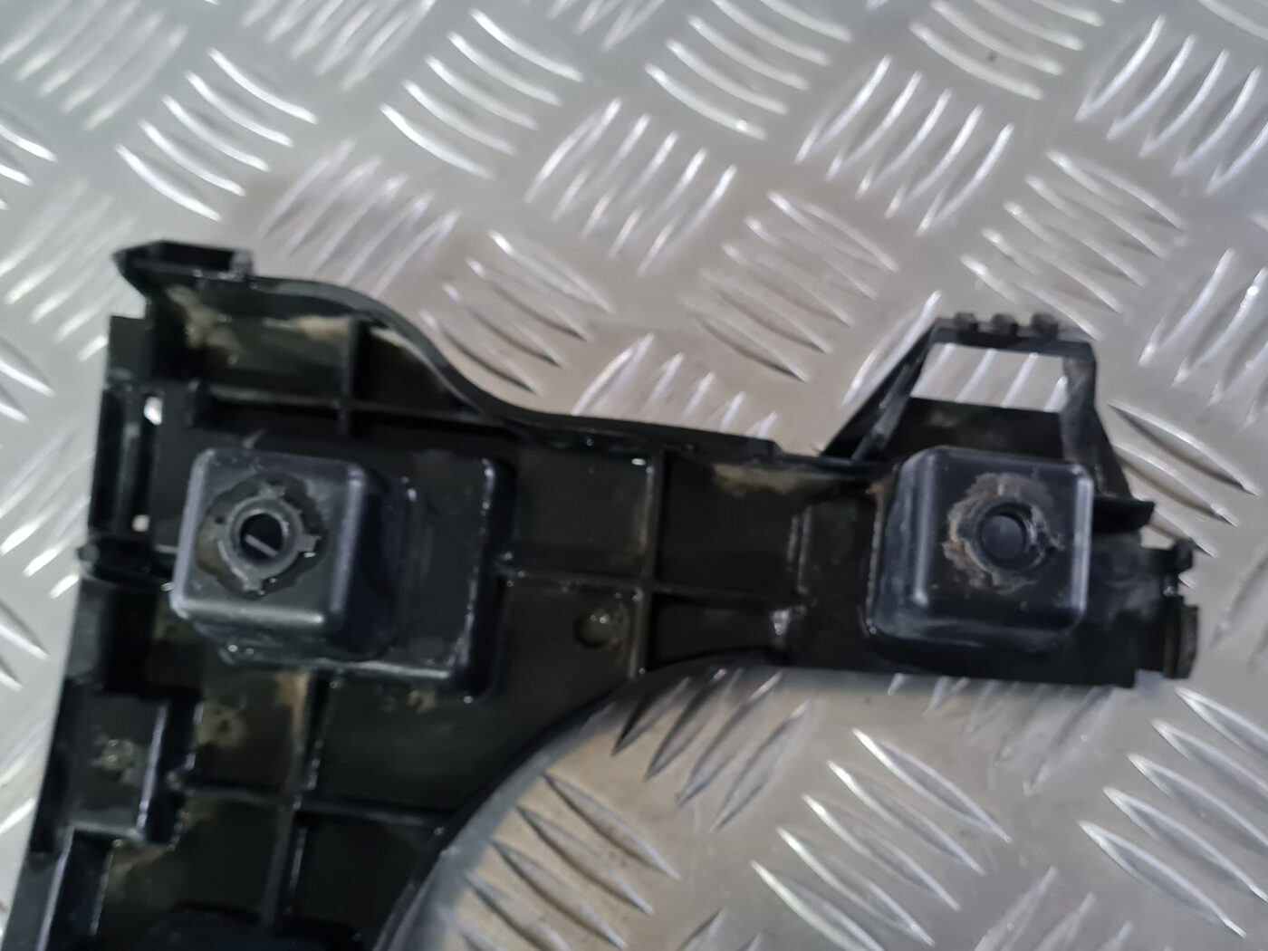 Aizmugurēja bufera kronšteins priekš VOLVO XC 60 2009 5 Aizmugurēja bufera kronšteins priekš VOLVO XC 60 2009