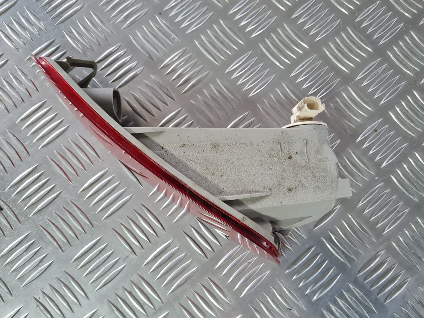 Miglas lukturis aizmugurē kreisā pusē priekš VOLVO XC 60 2009 5 Miglas lukturis aizmugurē kreisā pusē priekš VOLVO XC 60 2009