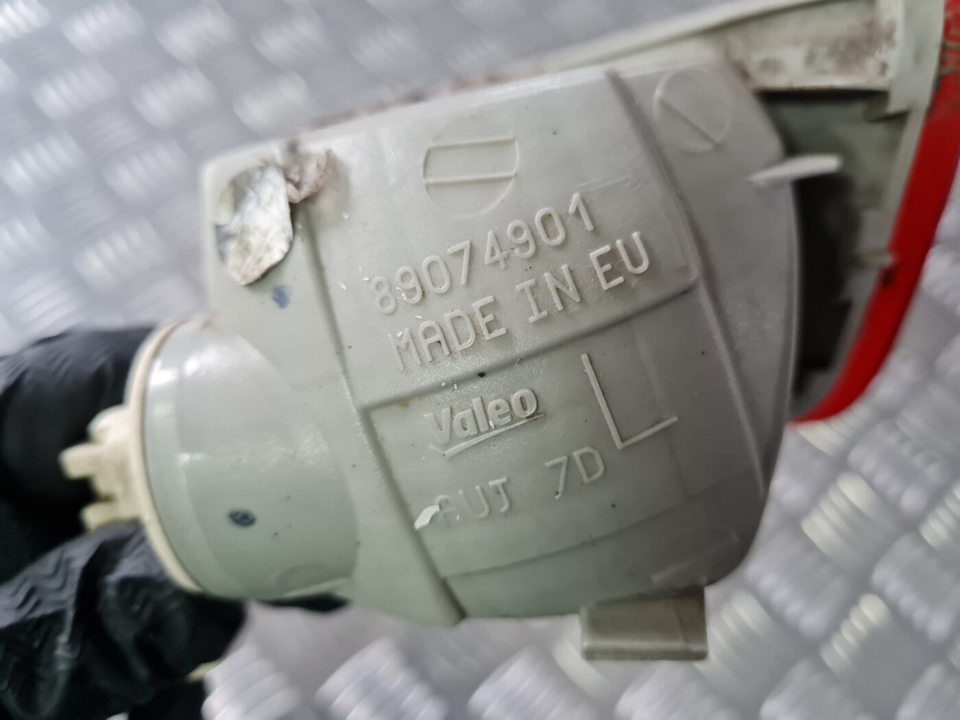 Miglas lukturis aizmugurē kreisā pusē priekš VOLVO XC 60 2009 3 Miglas lukturis aizmugurē kreisā pusē priekš VOLVO XC 60 2009