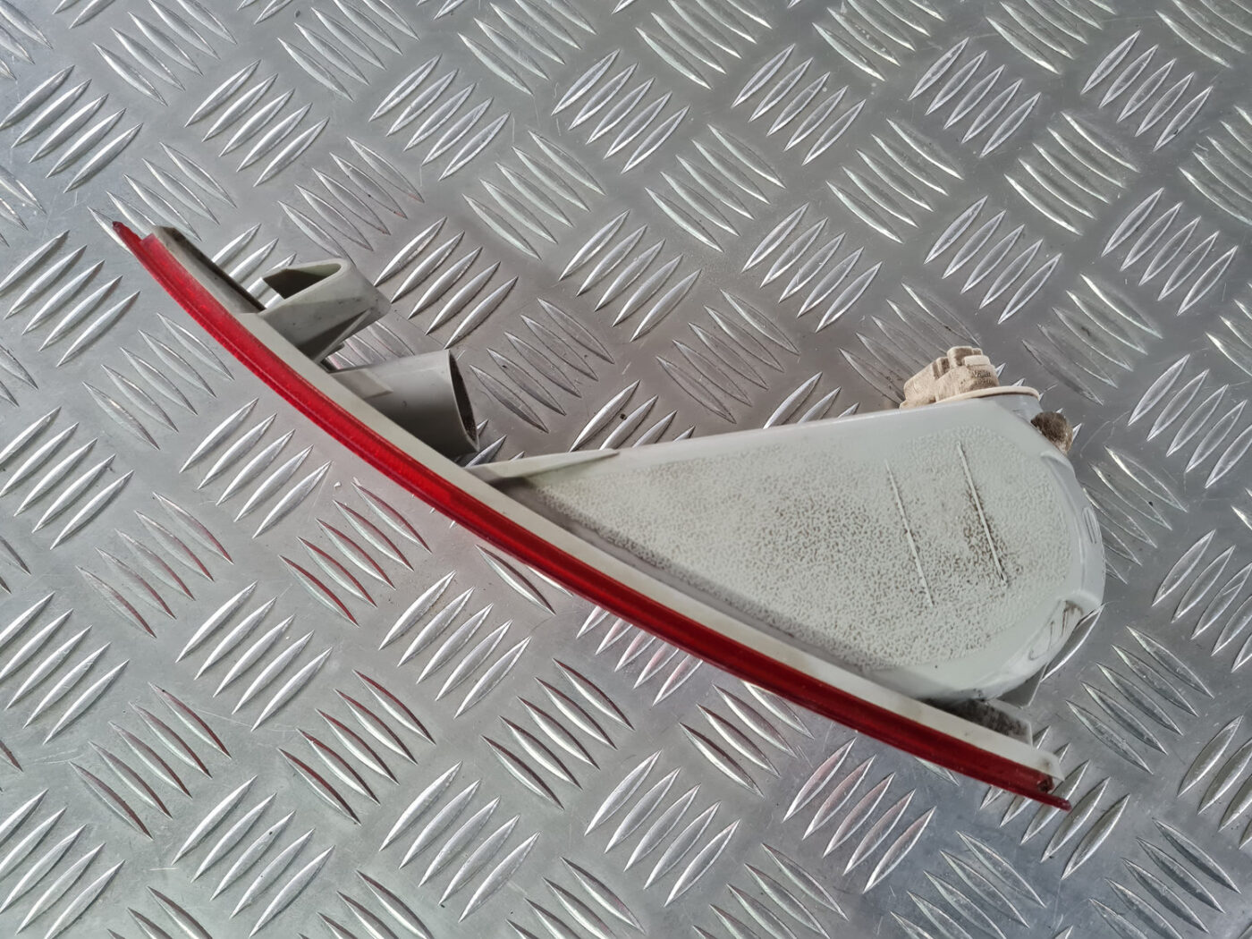 Miglas lukturis aizmugurē labā pusē priekš VOLVO XC 60 2009 5 Miglas lukturis aizmugurē labā pusē priekš VOLVO XC 60 2009