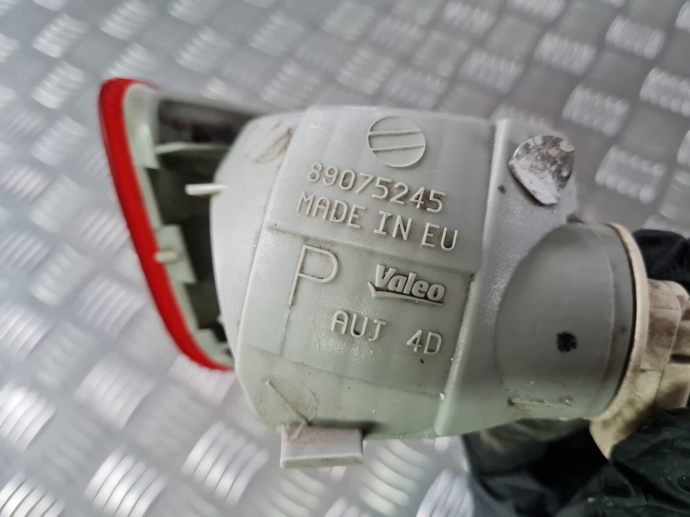 Miglas lukturis aizmugurē labā pusē priekš VOLVO XC 60 2009 3 Miglas lukturis aizmugurē labā pusē priekš VOLVO XC 60 2009