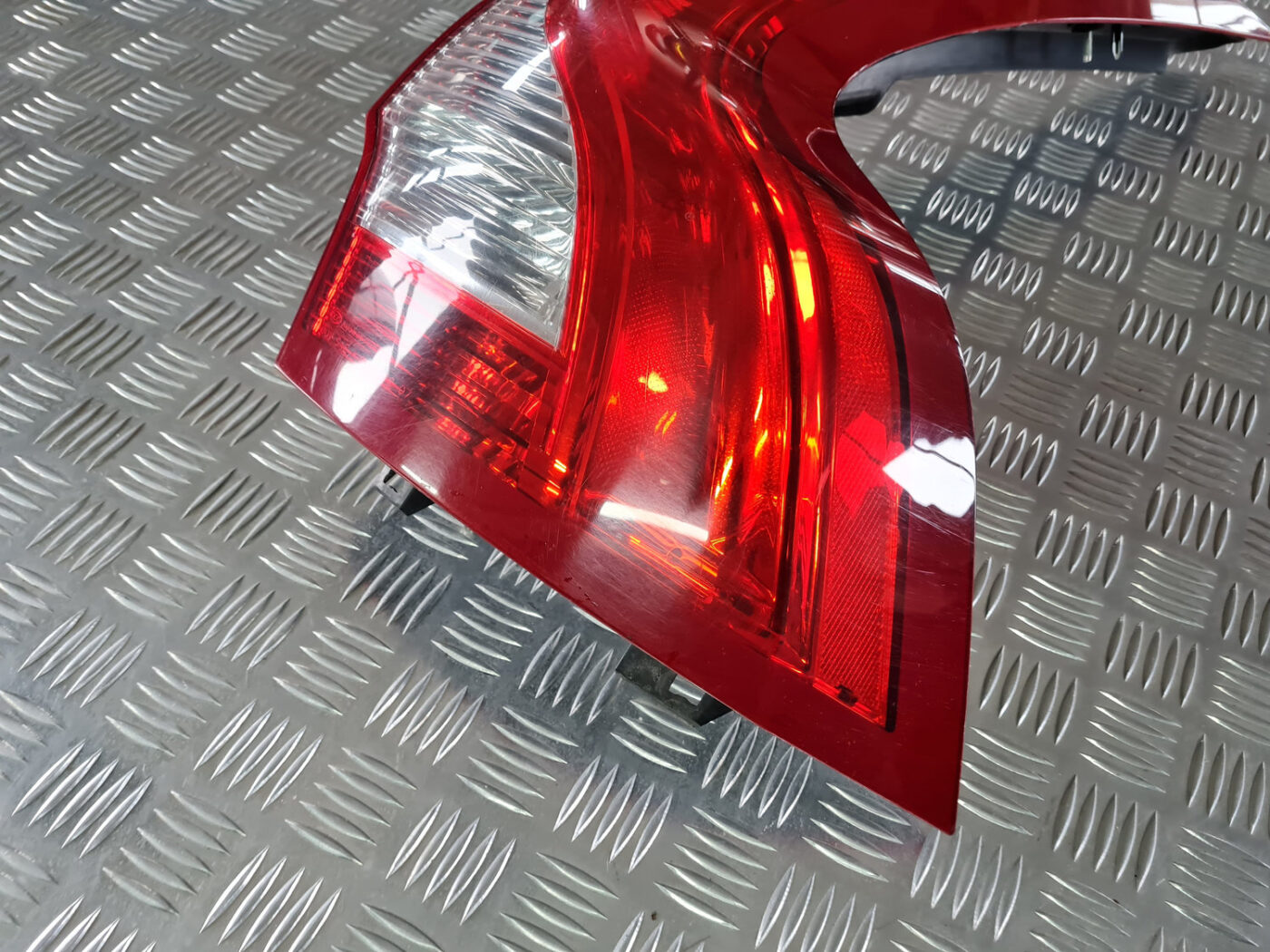 Aizmugurējais labais lukturis priekš VOLVO XC 60 2009 2 Aizmugurējais labais lukturis priekš VOLVO XC 60 2009