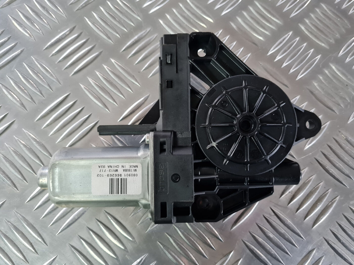 Elektrisko stiklu motors priekš VOLVO XC 60 2009 4 Elektrisko stiklu motors priekš VOLVO XC 60 2009