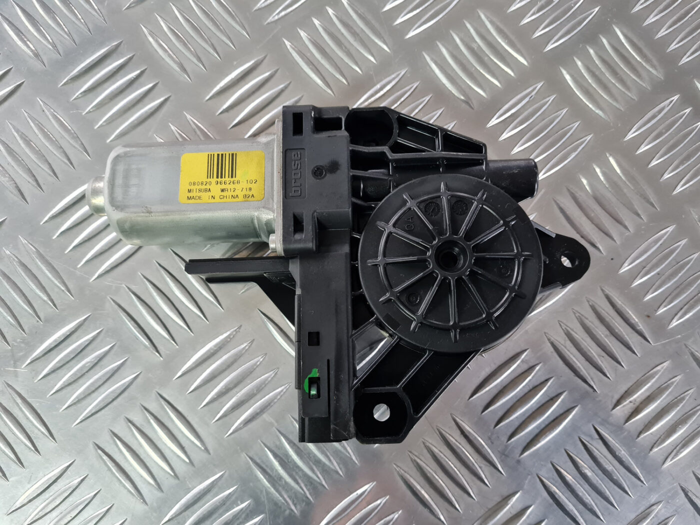 Elektrisko stiklu motors priekš VOLVO XC 60 2009 4 Elektrisko stiklu motors priekš VOLVO XC 60 2009