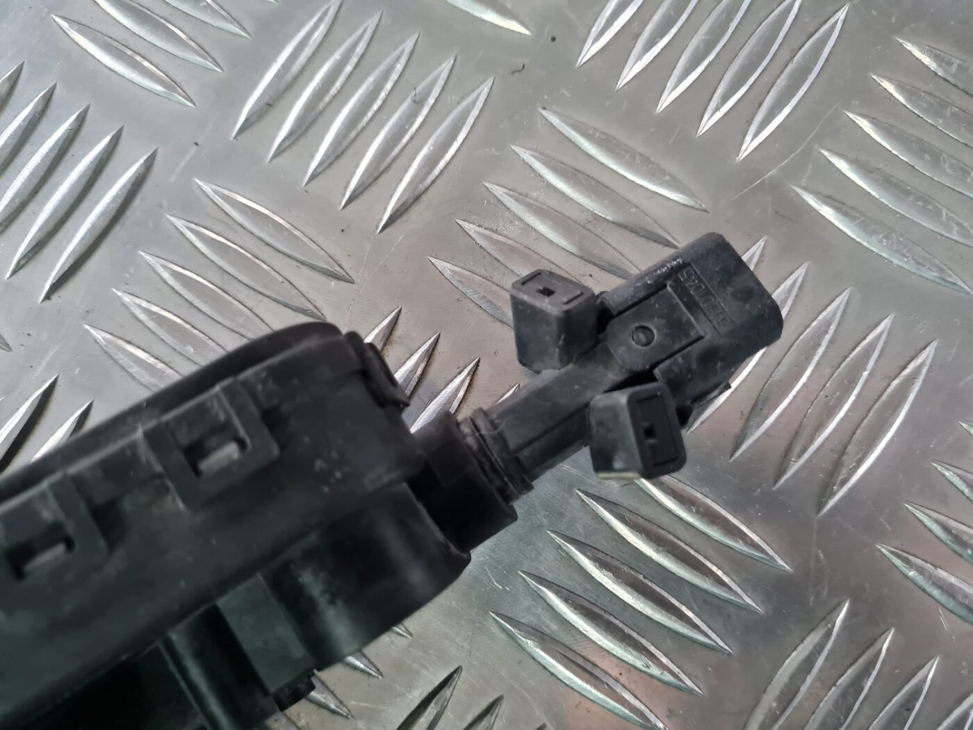 Lukturu mazgātāja sprausla priekš VOLVO XC 60 2009 6 Lukturu mazgātāja sprausla priekš VOLVO XC 60 2009