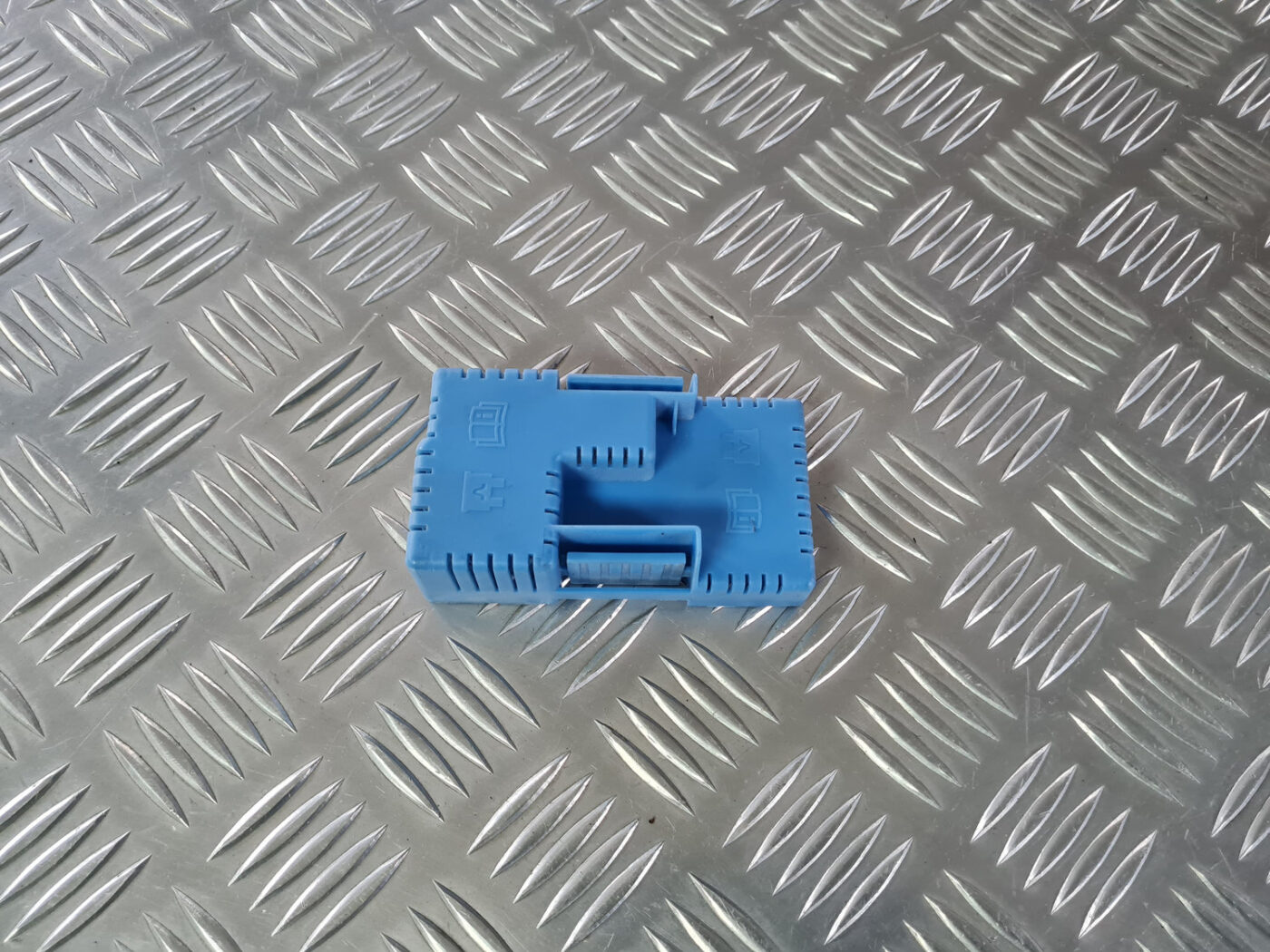 Drošinātāju kārbas korpusa vāks priekš VOLVO XC 60 2009 1 Drošinātāju kārbas korpusa vāks priekš VOLVO XC 60 2009