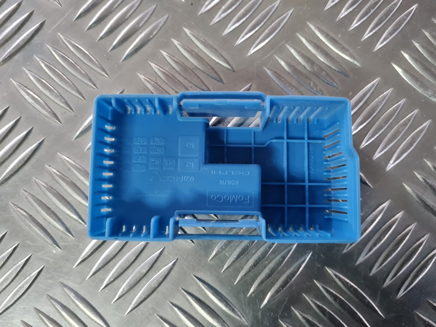 Drošinātāju kārbas korpusa vāks priekš VOLVO XC 60 2009 4 Drošinātāju kārbas korpusa vāks priekš VOLVO XC 60 2009