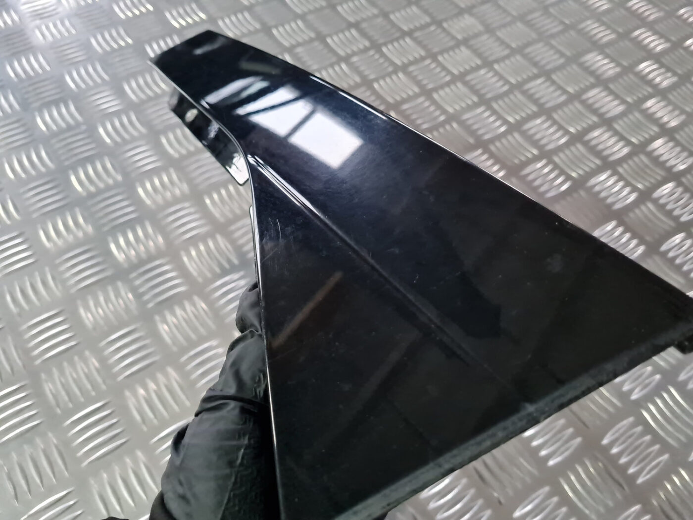 Durvju stikla moldings priekš VOLVO XC 60 2009 2 Durvju stikla moldings priekš VOLVO XC 60 2009