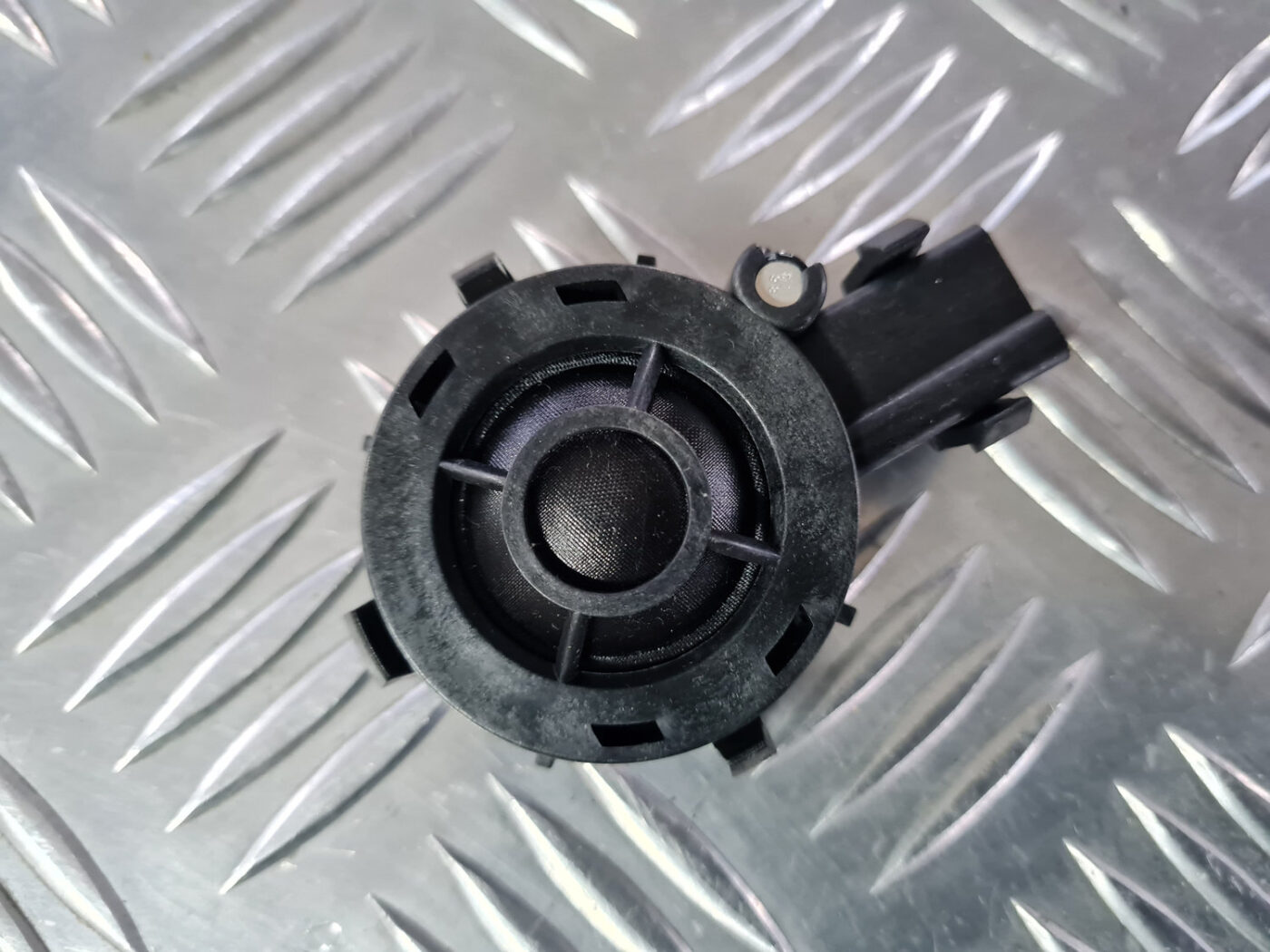 Durvju skaļrunis, augšā priekš VOLVO XC 60 2009 2 Durvju skaļrunis, augšā priekš VOLVO XC 60 2009