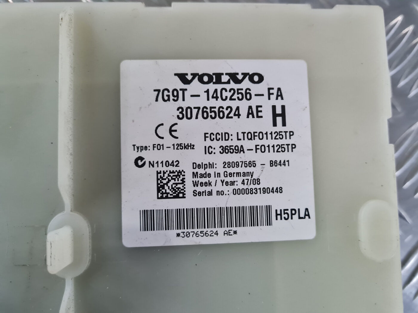 Drošinātāju bloks priekš VOLVO XC 60 2009 11 Drošinātāju bloks priekš VOLVO XC 60 2009