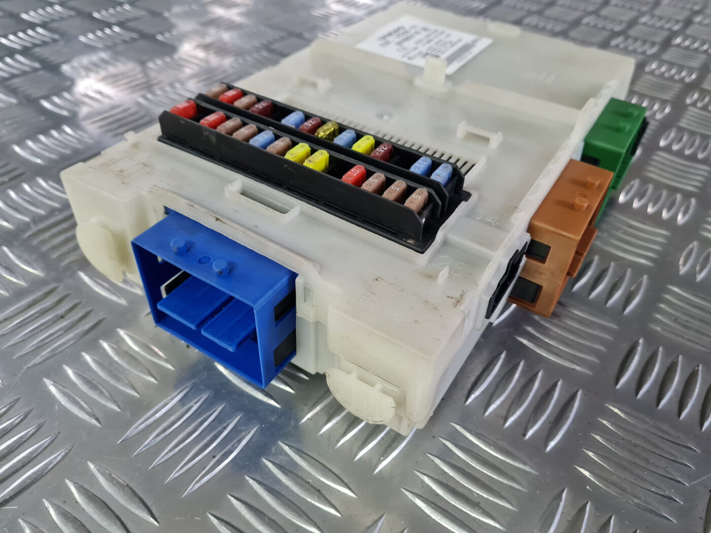 Drošinātāju bloks priekš VOLVO XC 60 2009 9 Drošinātāju bloks priekš VOLVO XC 60 2009