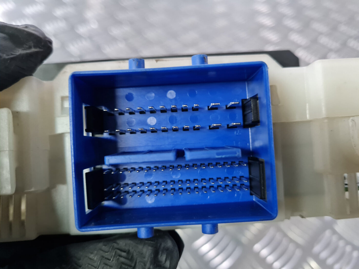 Drošinātāju bloks priekš VOLVO XC 60 2009 8 Drošinātāju bloks priekš VOLVO XC 60 2009