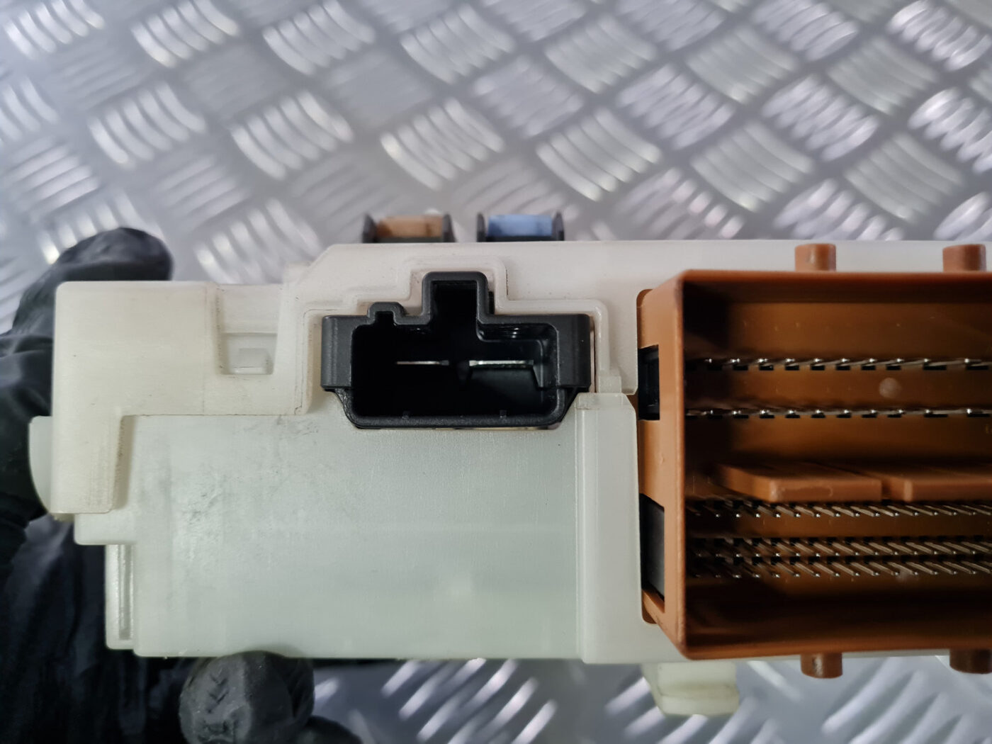 Drošinātāju bloks priekš VOLVO XC 60 2009 7 Drošinātāju bloks priekš VOLVO XC 60 2009