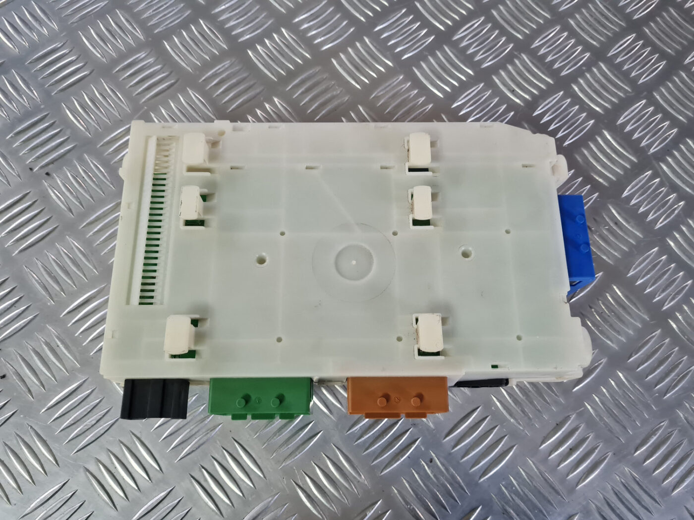 Drošinātāju bloks priekš VOLVO XC 60 2009 3 Drošinātāju bloks priekš VOLVO XC 60 2009