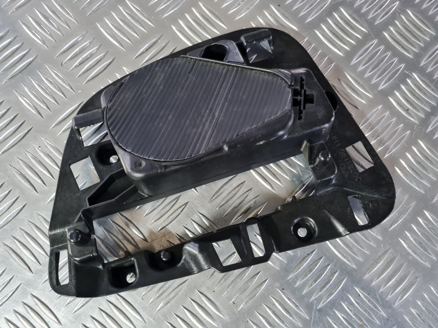 Displeja apdare (uz paneļa) priekš VOLVO XC 60 2009 2 Displeja apdare (uz paneļa) priekš VOLVO XC 60 2009