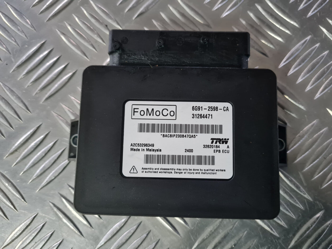 Stāvbremzes vadības bloks priekš VOLVO XC 60 2009 2 Stāvbremzes vadības bloks priekš VOLVO XC 60 2009