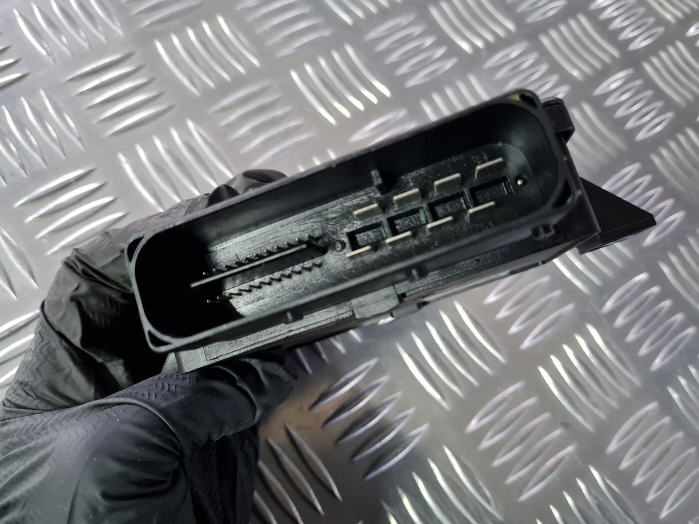 Stāvbremzes vadības bloks priekš VOLVO XC 60 2009 3 Stāvbremzes vadības bloks priekš VOLVO XC 60 2009