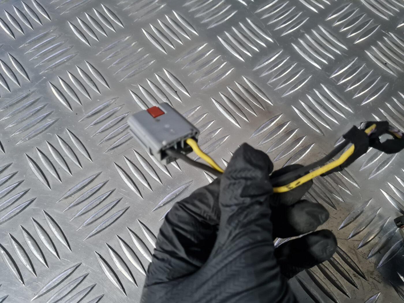 Strāvas kontaktligzda priekš VOLVO XC 60 2009 4 Strāvas kontaktligzda priekš VOLVO XC 60 2009