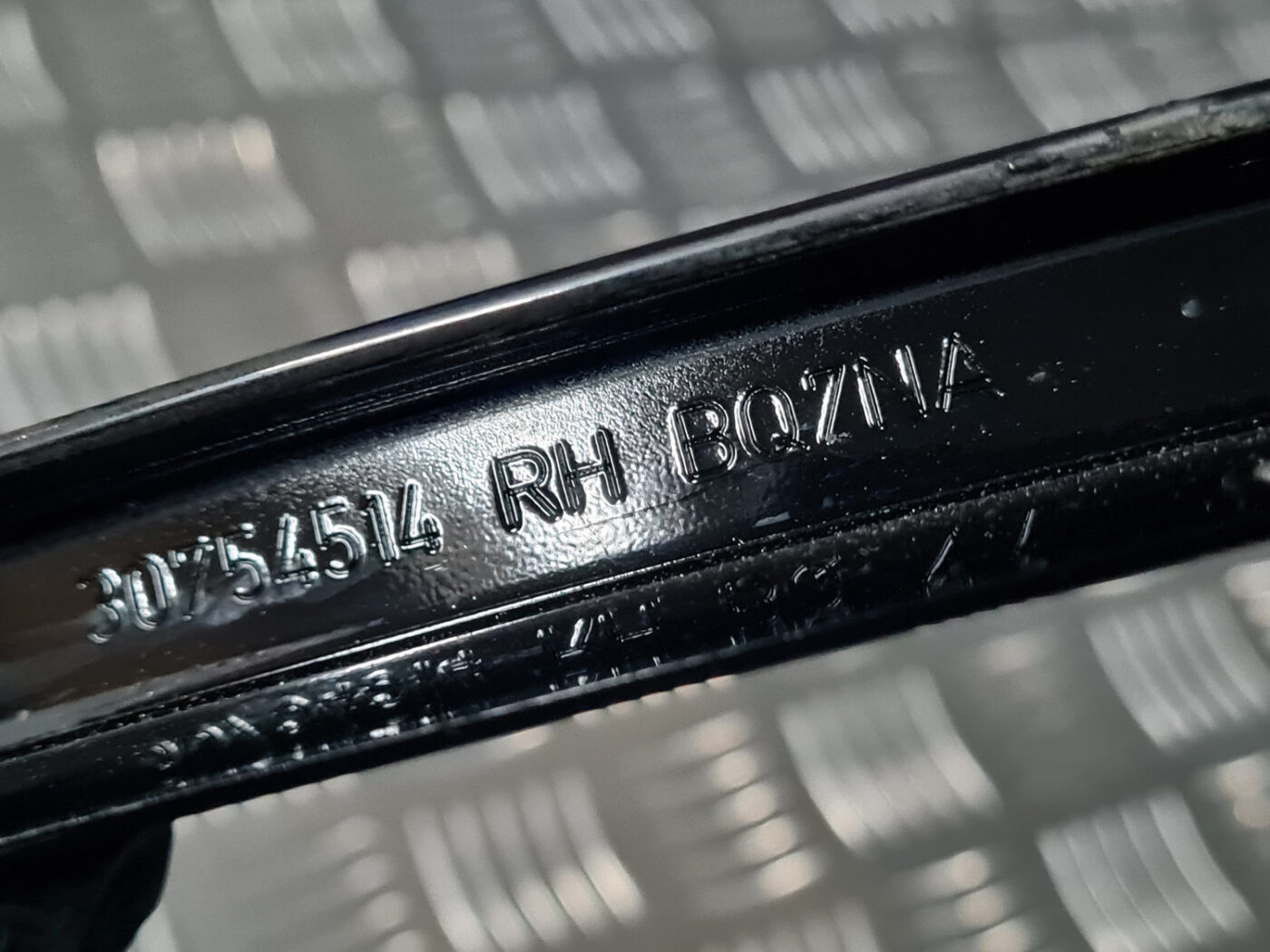 Durvju stikla moldings priekš VOLVO XC 60 2009 3 Durvju stikla moldings priekš VOLVO XC 60 2009