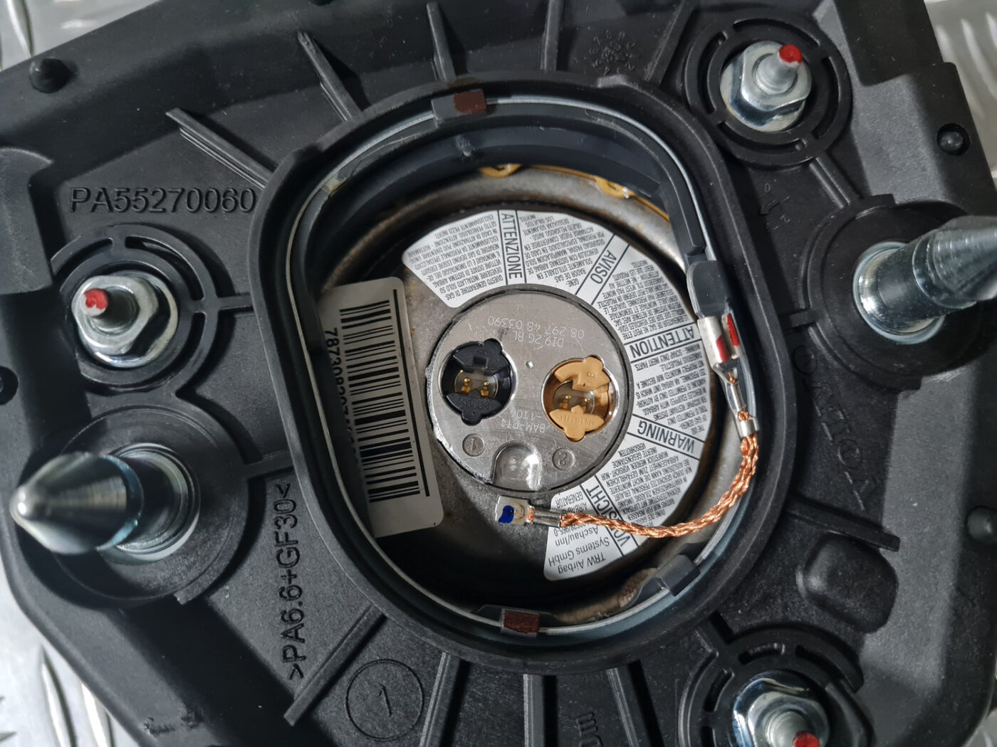 Stūres drošības spilvens priekš VOLVO XC 60 2009 4 Stūres drošības spilvens priekš VOLVO XC 60 2009