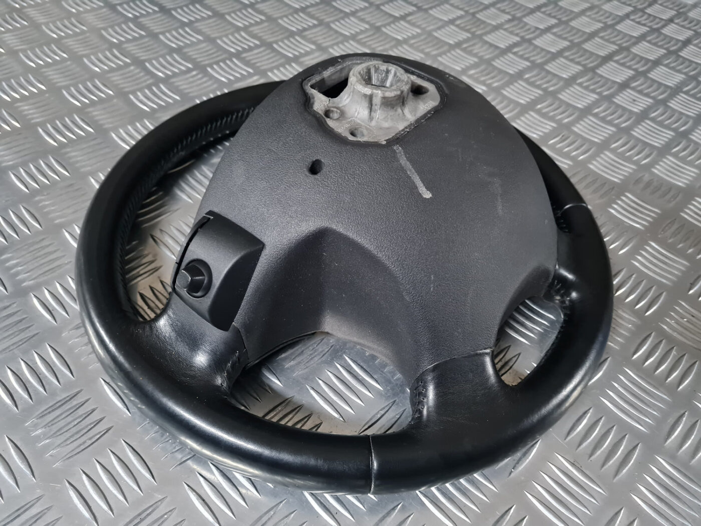 Stūre priekš VOLVO XC 60 2009 10 Stūre priekš VOLVO XC 60 2009