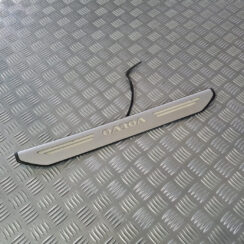 Sliekšņa priekšēja kreisa uzlika (salonā) priekš VOLVO XC 60 2009