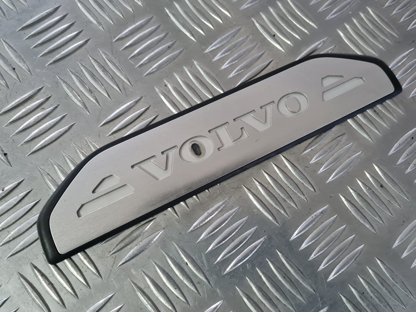 Sliekšņa aizmugurēja laba uzlika (salonā) priekš VOLVO XC 60 2009 2 Sliekšņa aizmugurēja laba uzlika (salonā) priekš VOLVO XC 60 2009