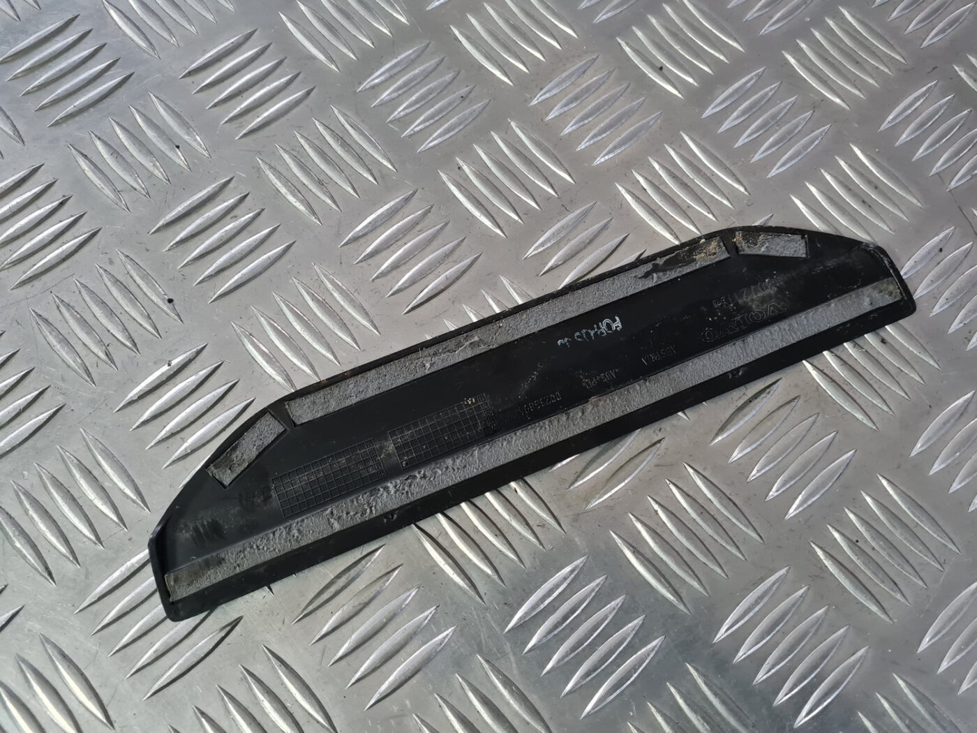 Sliekšņa aizmugurēja laba uzlika (salonā) priekš VOLVO XC 60 2009 6 Sliekšņa aizmugurēja laba uzlika (salonā) priekš VOLVO XC 60 2009