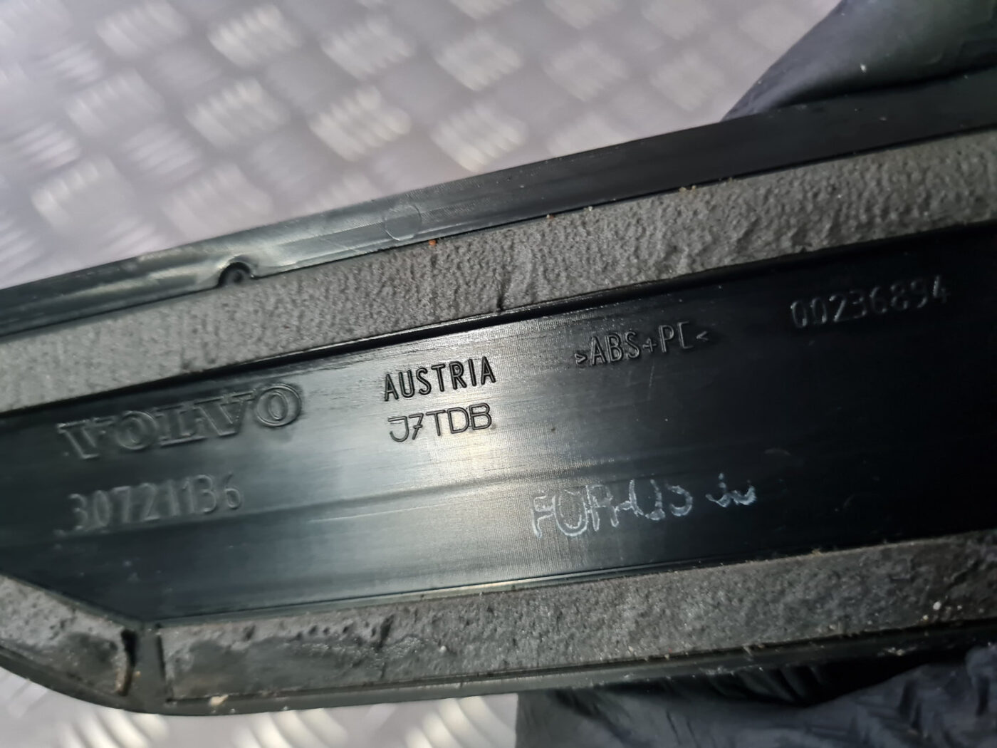 Sliekšņa aizmugurēja laba uzlika (salonā) priekš VOLVO XC 60 2009 4 Sliekšņa aizmugurēja laba uzlika (salonā) priekš VOLVO XC 60 2009