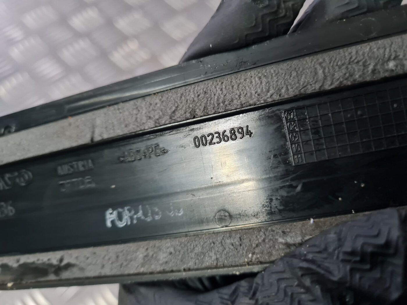 Sliekšņa aizmugurēja laba uzlika (salonā) priekš VOLVO XC 60 2009 3 Sliekšņa aizmugurēja laba uzlika (salonā) priekš VOLVO XC 60 2009