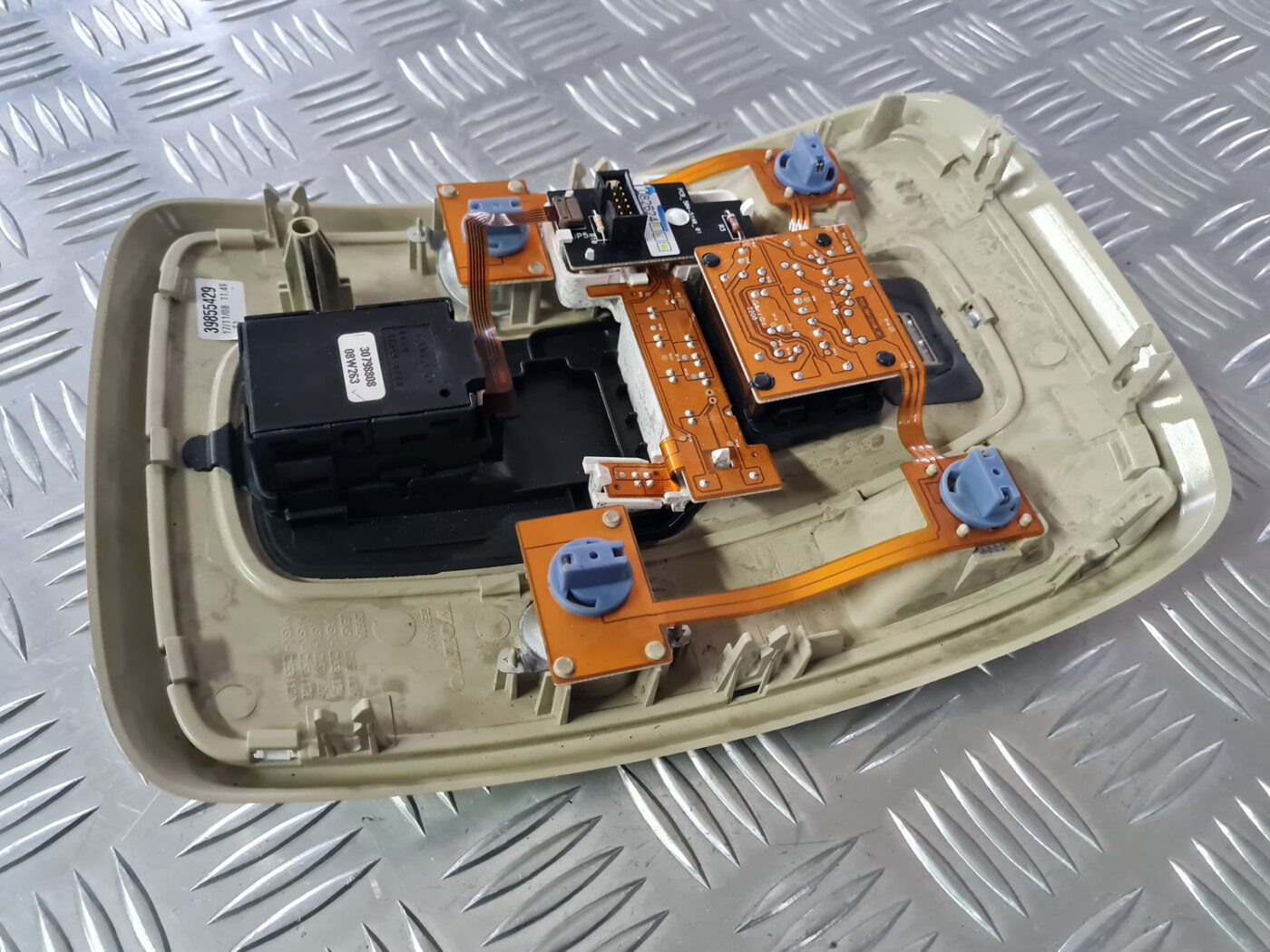 Salona apgaismojuma panelis priekš VOLVO XC 60 2009 6 Salona apgaismojuma panelis priekš VOLVO XC 60 2009