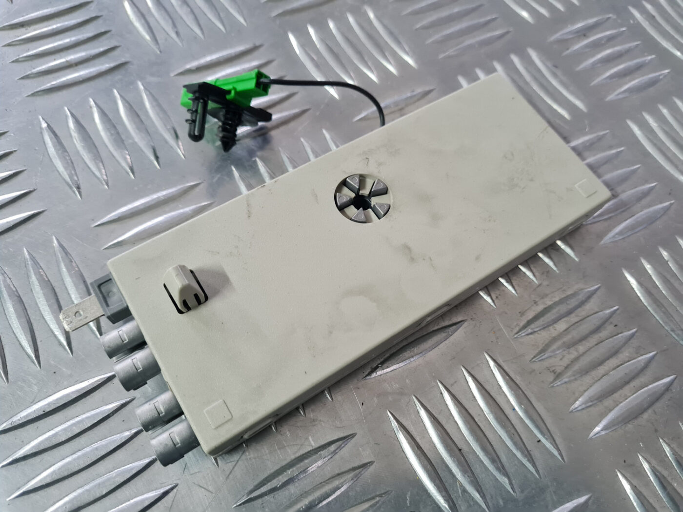 Antenas pastiprinātāja bloks priekš VOLVO XC 60 2009 4 Antenas pastiprinātāja bloks priekš VOLVO XC 60 2009