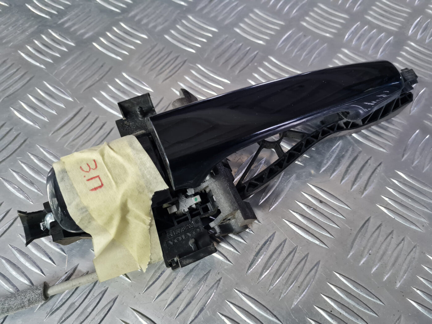 Aizmugurējāis labais durvju rokturis priekš VOLVO XC 60 2009 2 Aizmugurējāis labais durvju rokturis priekš VOLVO XC 60 2009