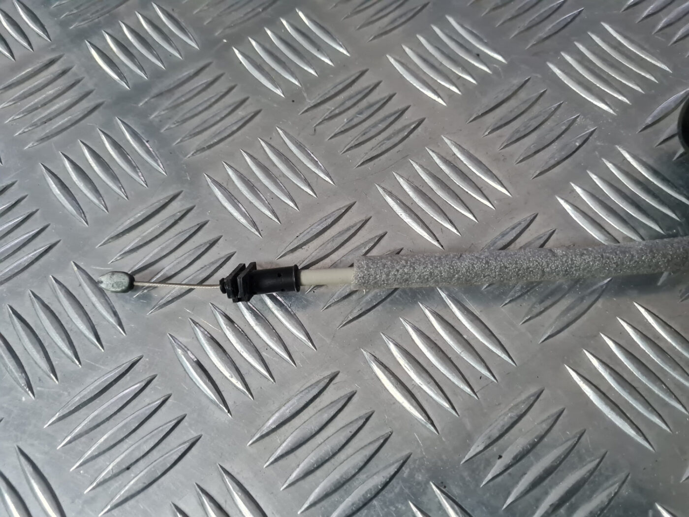 Aizmugurējāis labais durvju rokturis priekš VOLVO XC 60 2009 5 Aizmugurējāis labais durvju rokturis priekš VOLVO XC 60 2009