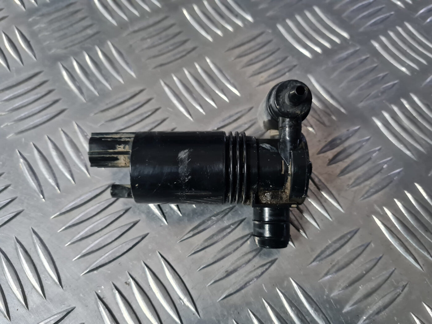 Mazgātāja šķidruma sūknis priekš VOLVO XC 60 2009 2 Mazgātāja šķidruma sūknis priekš VOLVO XC 60 2009