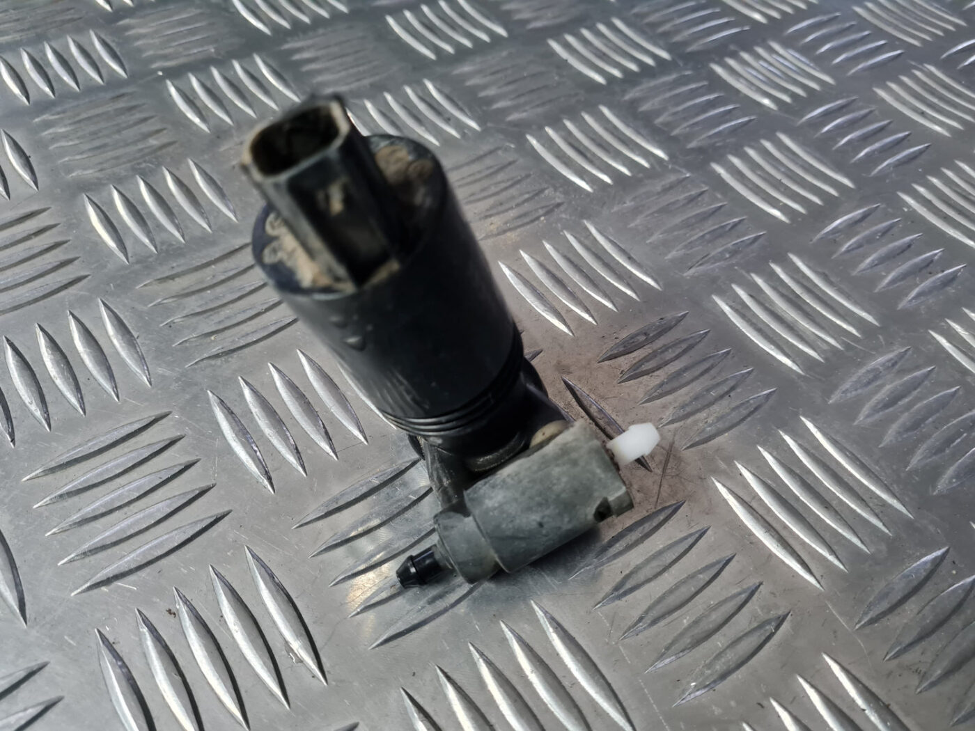 Mazgātāja šķidruma sūknis priekš VOLVO XC 60 2009 5 Mazgātāja šķidruma sūknis priekš VOLVO XC 60 2009