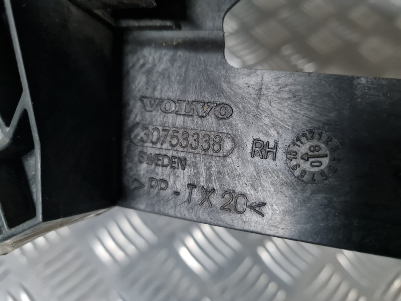 Durvju roktura iekšējais stiprinājums priekš VOLVO XC 60 2009 6 Durvju roktura iekšējais stiprinājums priekš VOLVO XC 60 2009