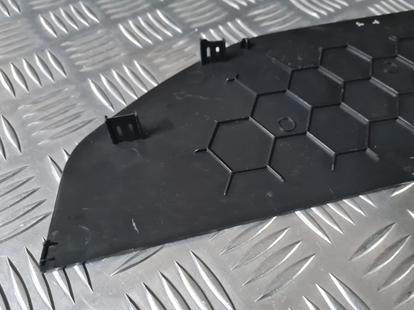 Centrālās konsoles (apdares) sānu panelis priekš VOLVO XC 60 2009 5 Centrālās konsoles (apdares) sānu panelis priekš VOLVO XC 60 2009