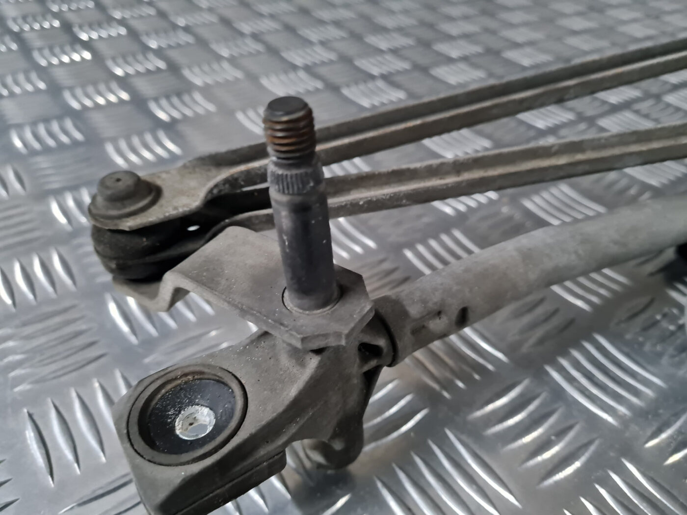 Vējstikla tīrīšanas mehānisms priekš VOLVO XC 60 2009 2 Vējstikla tīrīšanas mehānisms priekš VOLVO XC 60 2009