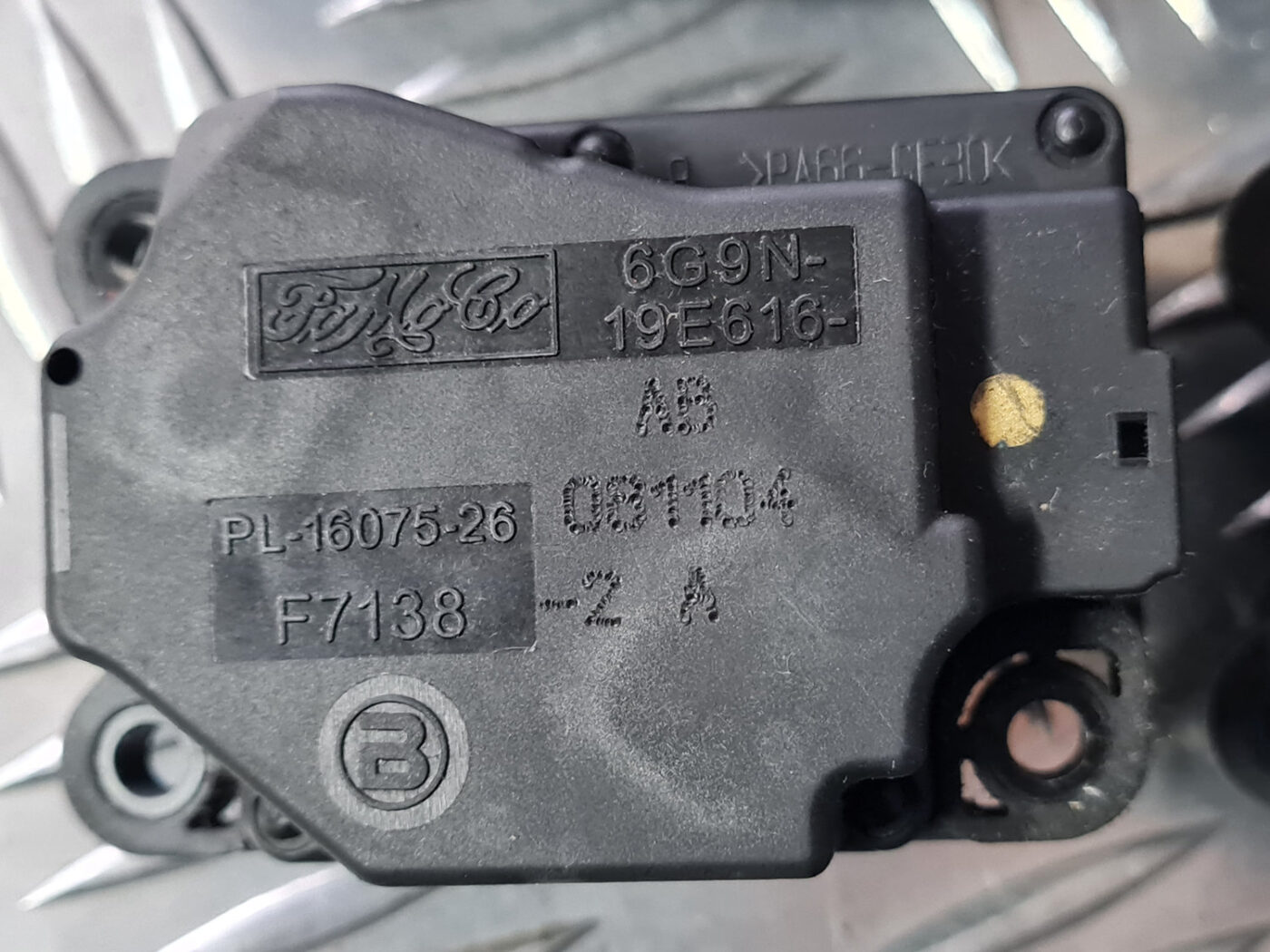 Apsildes sistēmas aktuators priekš VOLVO XC 60 2009 7 Apsildes sistēmas aktuators priekš VOLVO XC 60 2009