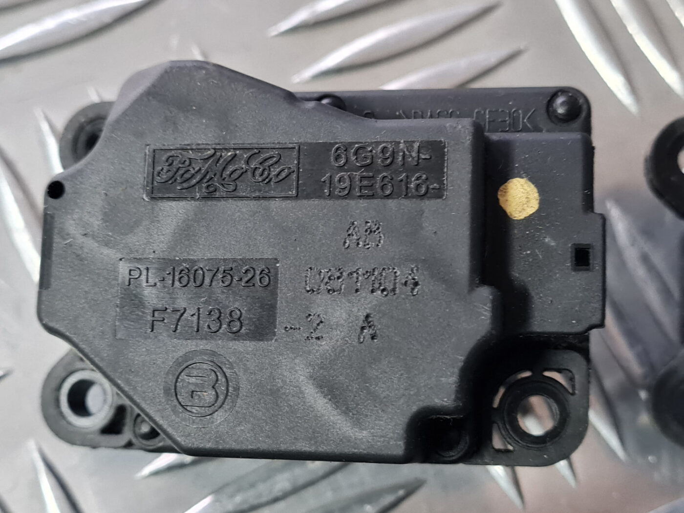 Apsildes sistēmas aktuators priekš VOLVO XC 60 2009 5 Apsildes sistēmas aktuators priekš VOLVO XC 60 2009