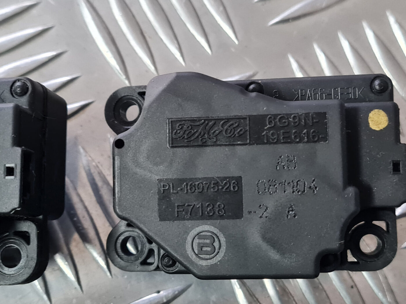 Apsildes sistēmas aktuators priekš VOLVO XC 60 2009 4 Apsildes sistēmas aktuators priekš VOLVO XC 60 2009